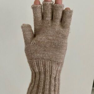 Women’s ad men’s Tan Fingerless Gloves